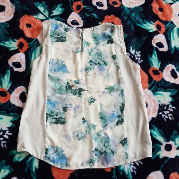 Violet + Claire sleeveless Blouse - Picture 4 of 5